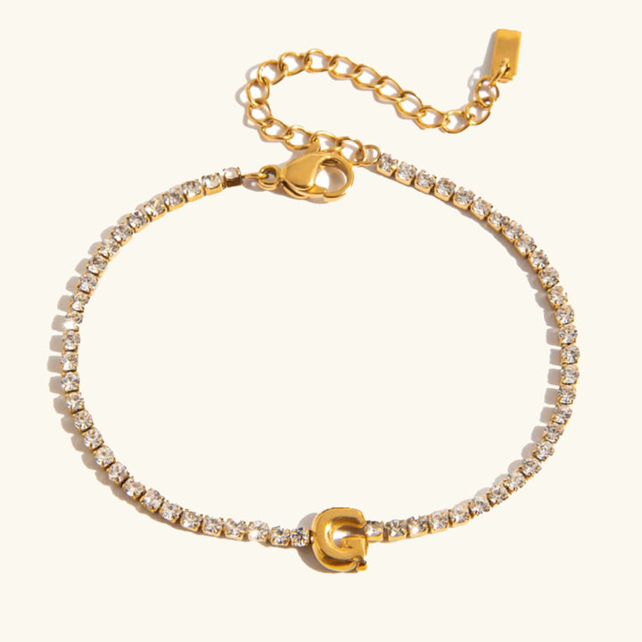 Pulsera Elegante de Oro con Letra en Burbuja
