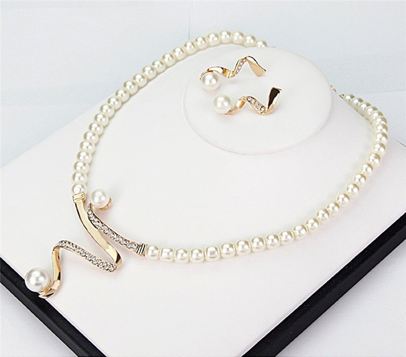 Conjunto de Collar + Pendientes de Perla Natural