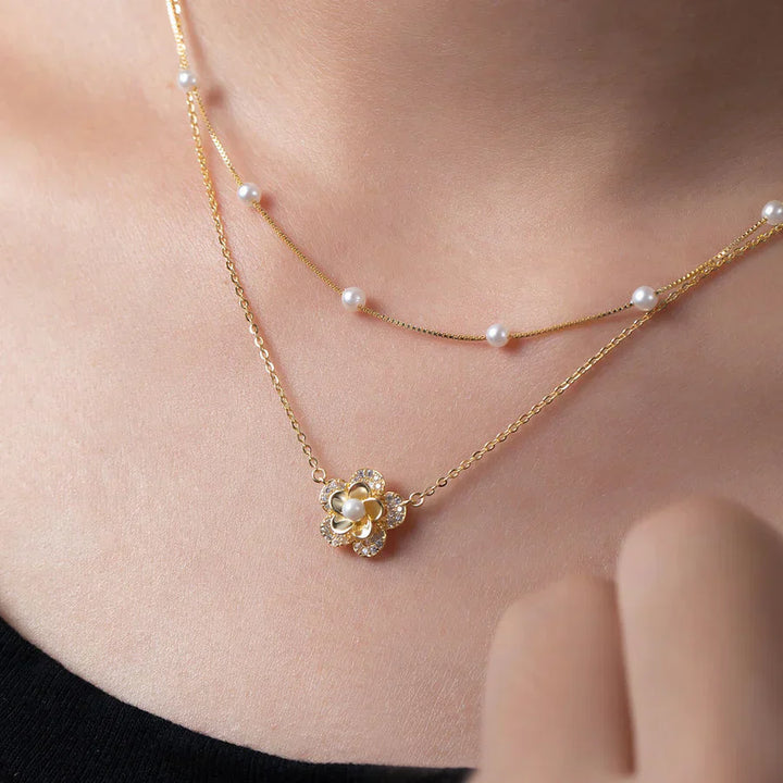 Collar de flores con perlas de doble capa