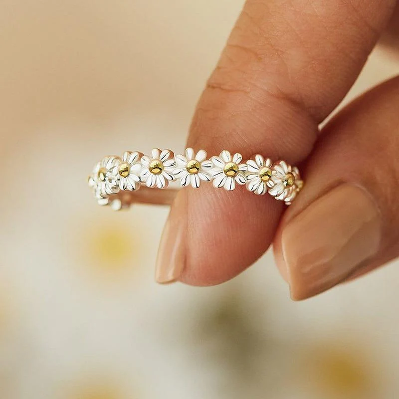 Anillo ajustable en plata y esmalte pintado a mano con margaritas