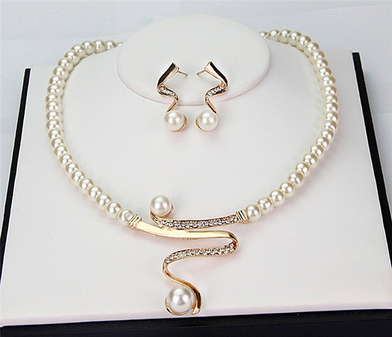 Conjunto de Collar + Pendientes de Perla Natural