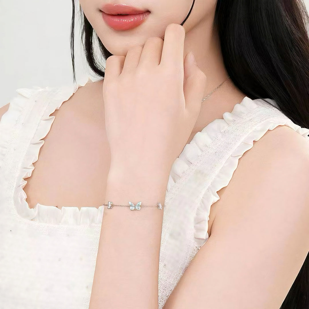 Pulsera de Plata Mariposa Azul que Brilla en la Oscuridad