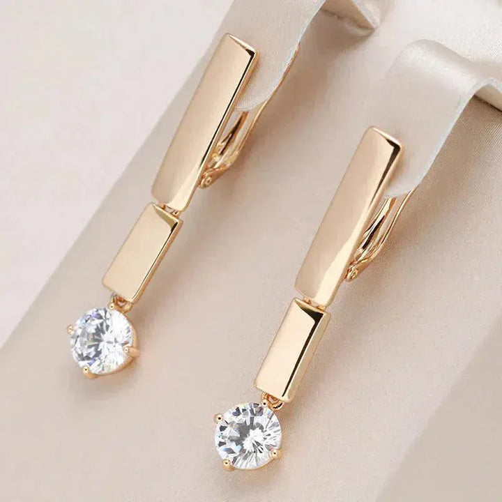 Elegantes pendientes con circonita en oro