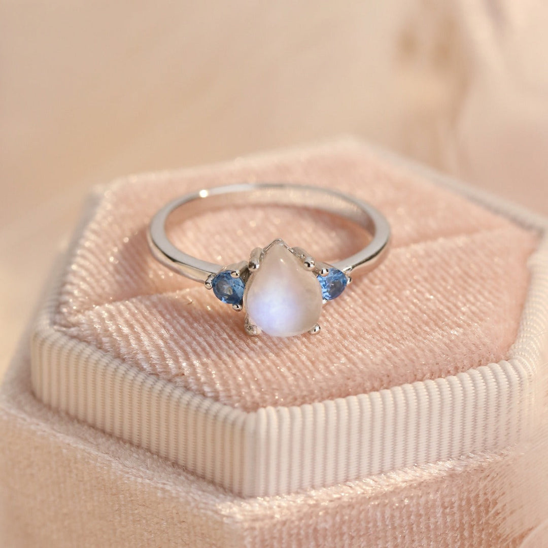 Anillo Louisa con Piedra de Luna