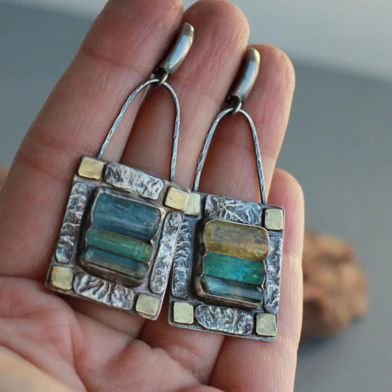 Pendientes «antiguos» con cristales azules y verdes