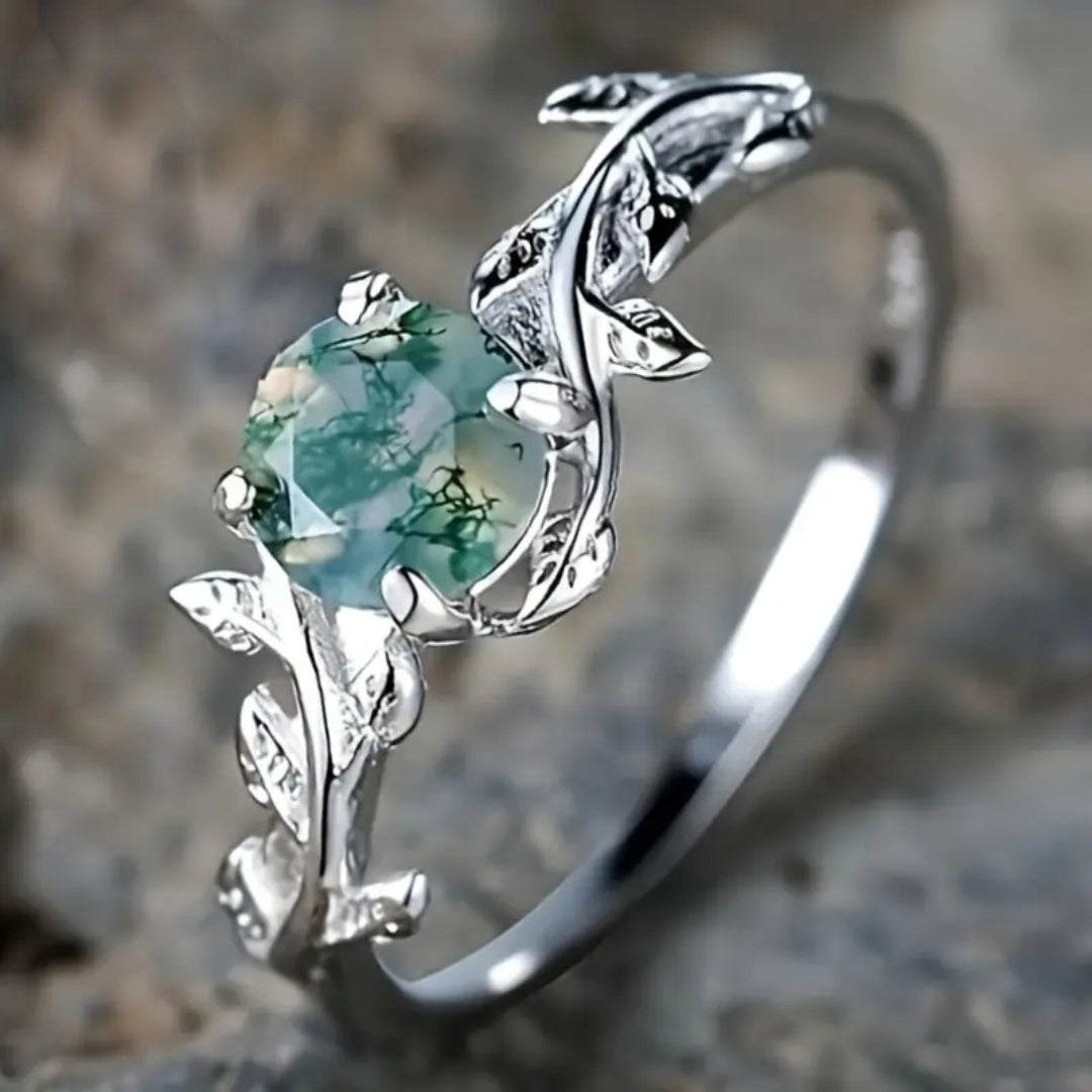 Anillo Plateado con Piedra Verde Vintage