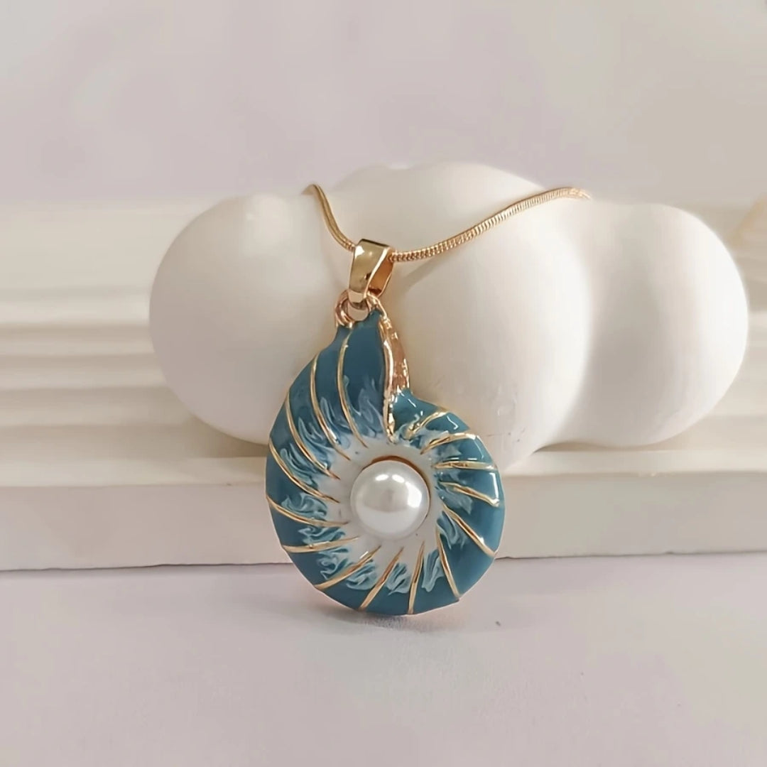 Collar de Concha Azul con Perla