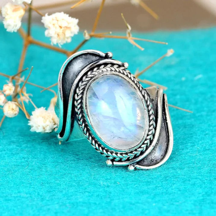 Anillo Elegante con Piedra de Luna