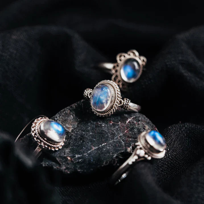 Anillo Luisa con Piedra de Luna