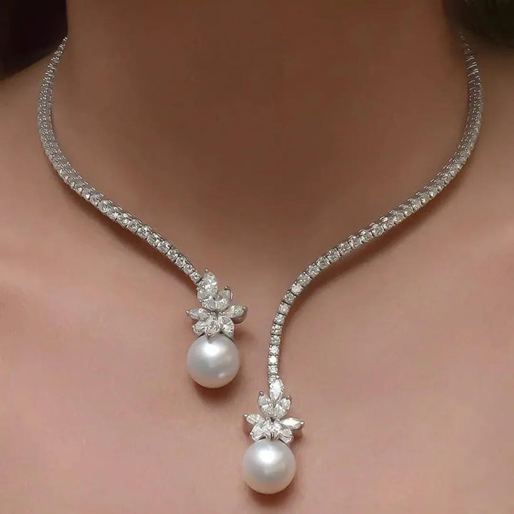 Elegante y brillante collar de perlas en plata de ley