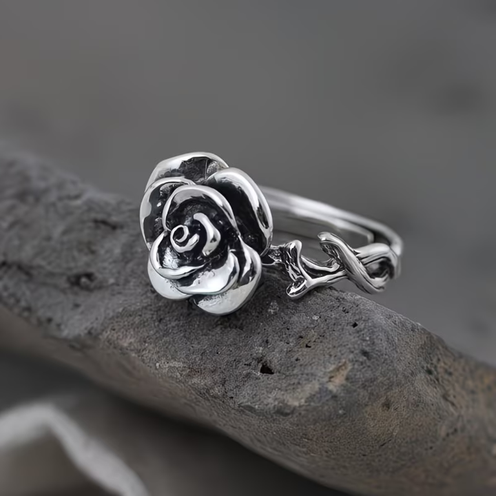 Anillo vintage con flor de plata