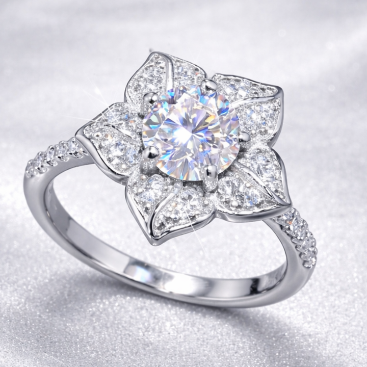 Anillo de plata con flor de circonita
