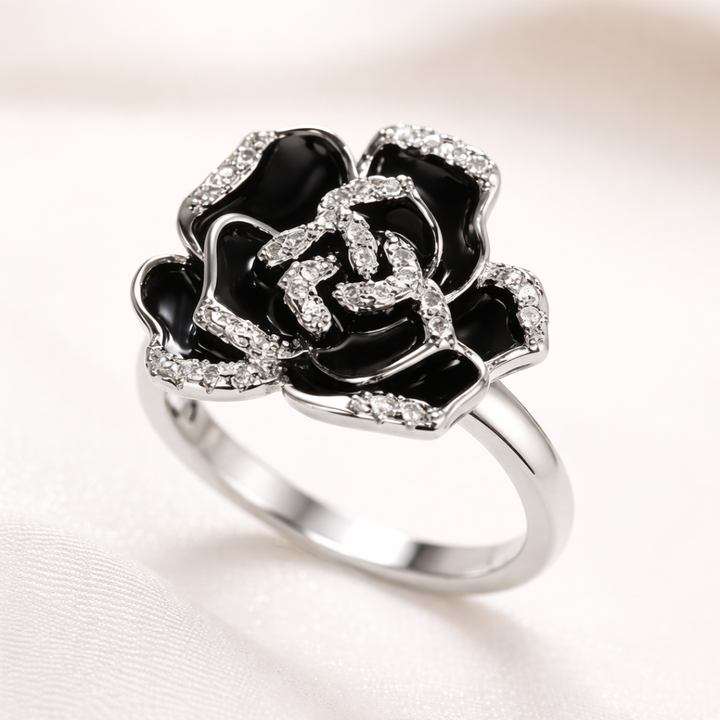 Anillo de plata con flor en negro