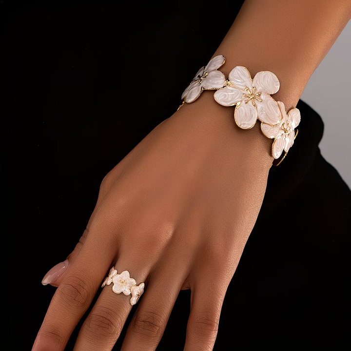 Set de Anillo y Pulsera Minimalista con Flor Blanca - Oferta Limitada