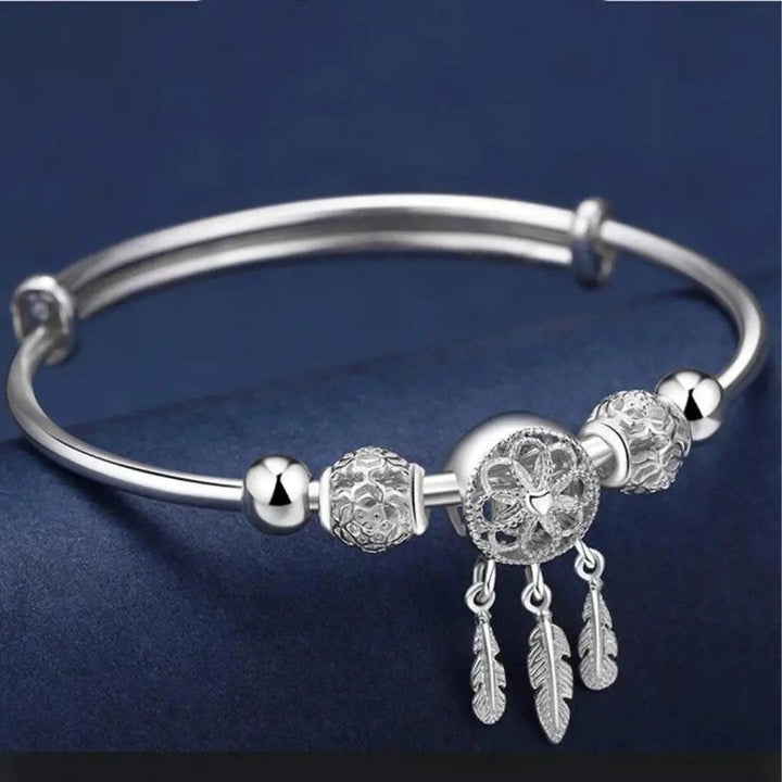 Pulsera ajustable con colgantes de tres hojas en plata