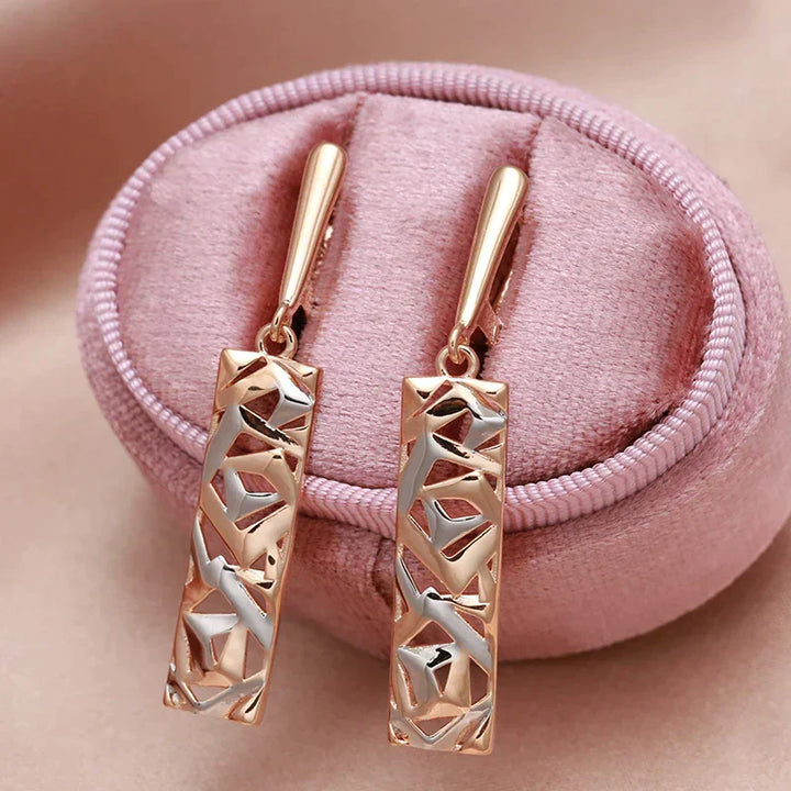 Elegantes pendientes rectangulares en oro