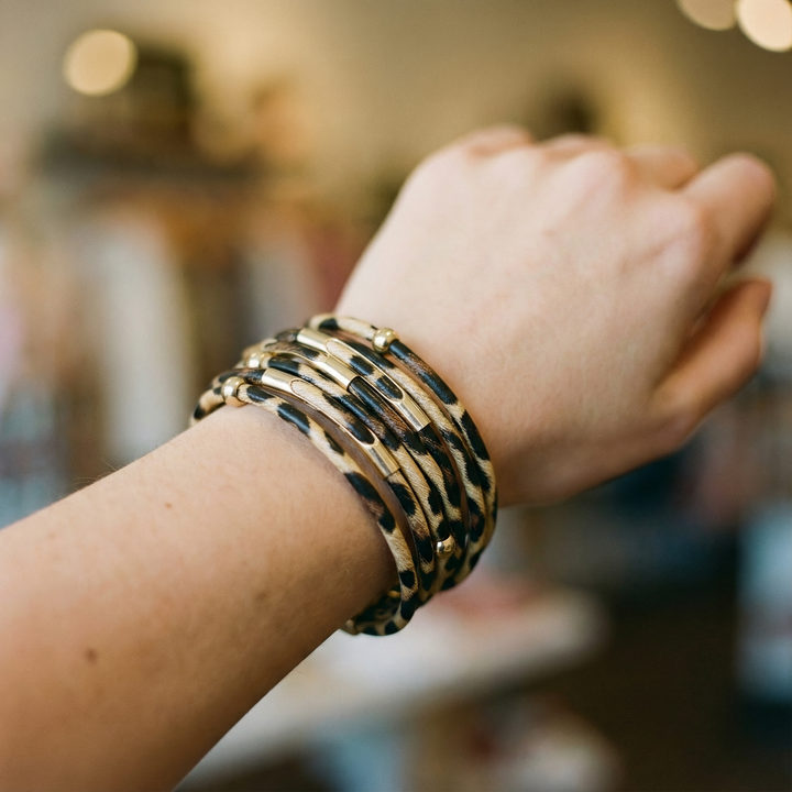 Pulsera envolvente boho ancha con múltiples capas