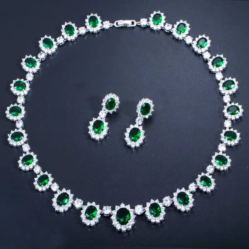 Conjunto Reina de Pendientes y Collar