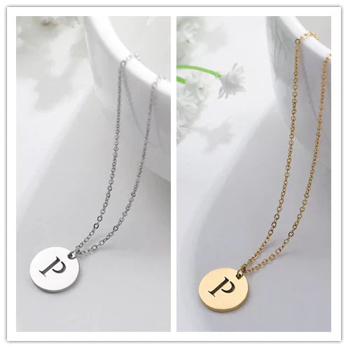 Collar de Oro con Colgante de Letra Elegante