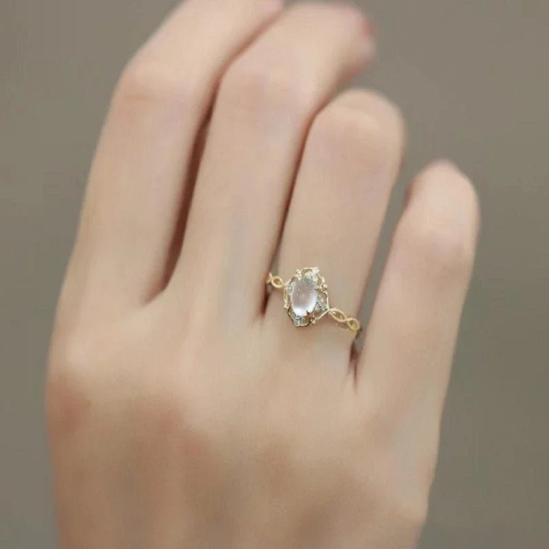 Anillo Mathilda con Piedra de Luna