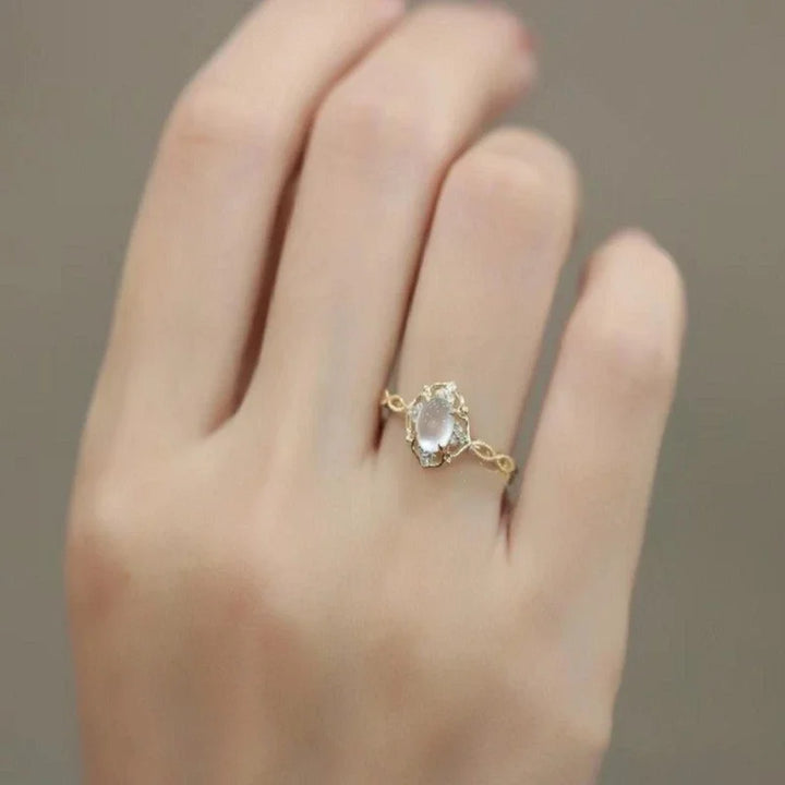 Anillo Mathilda con Piedra de Luna