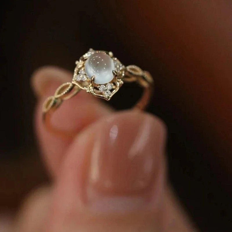 Anillo Mathilda con Piedra de Luna