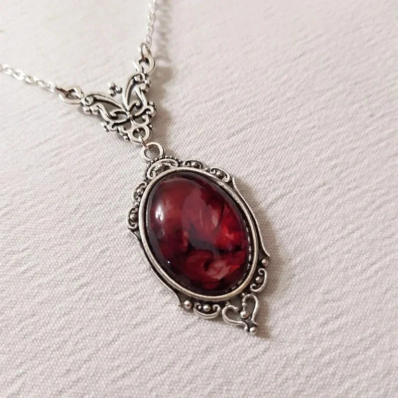Collar con colgante vintage en plata y cuarzo rojo