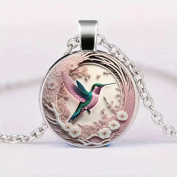 Collar con Colgante en Forma de Colibrí con Cúpula de Cristal