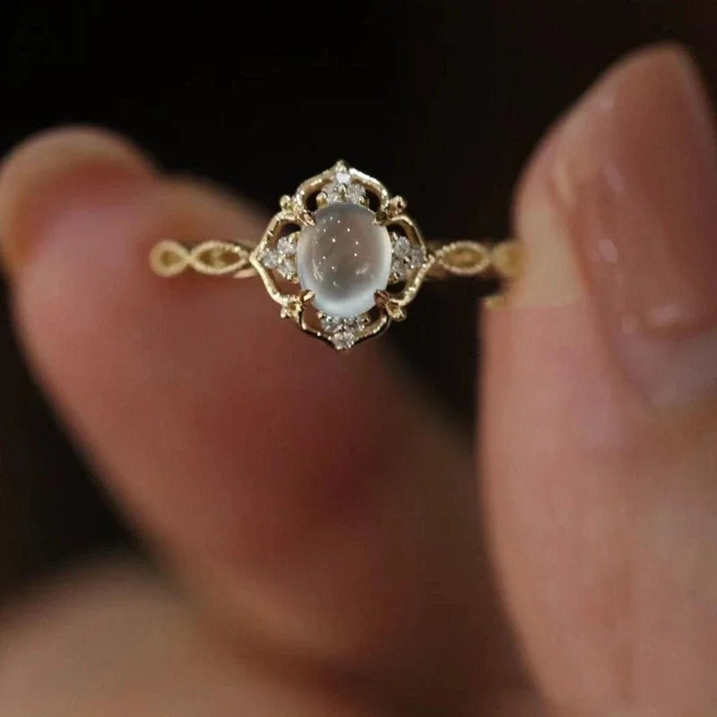 Anillo Mathilda con Piedra de Luna