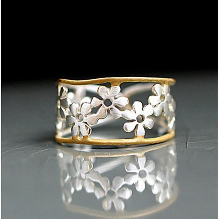 Anillo de Oro con Hojas de Plata