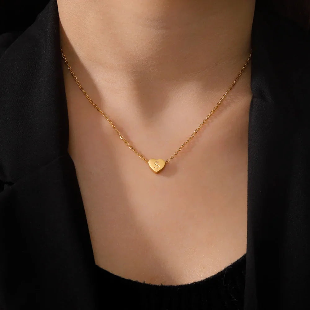 Collar Atemporal de Corazón con Inicial