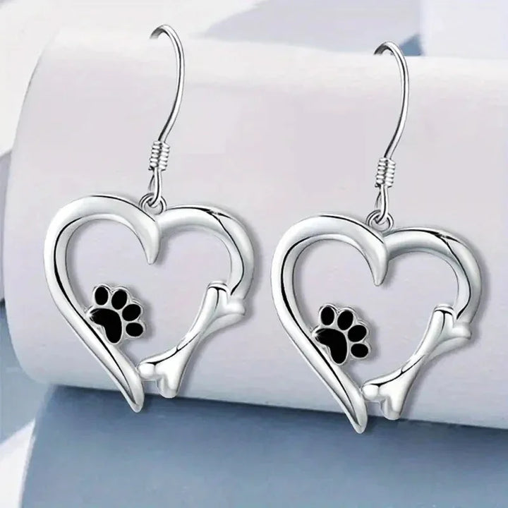 Pendientes de plata con diseño de corazón y pata