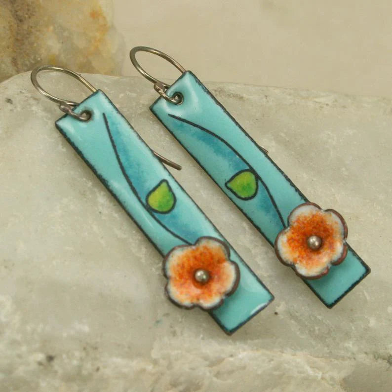Pendientes florales con esmalte
