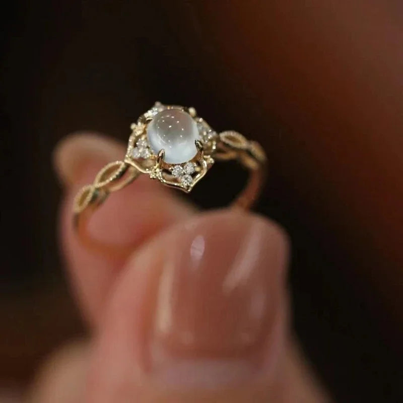 Anillo Mathilda con Piedra de Luna