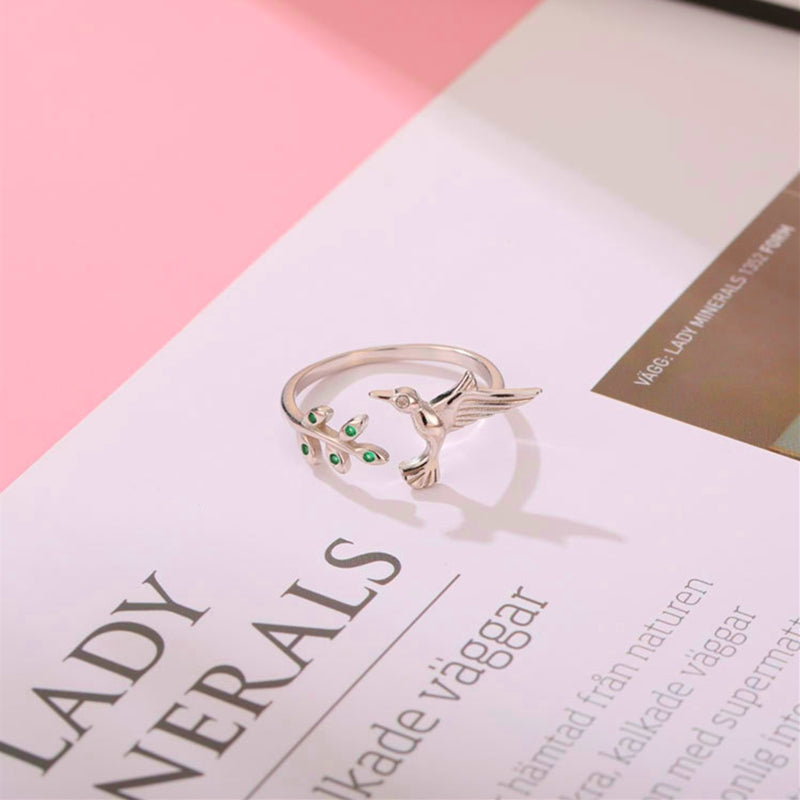 Anillo Colibrí con circonitas verdes en plata (Ajustable)
