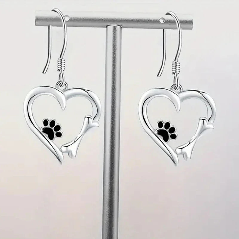 Pendientes de plata con diseño de corazón y pata