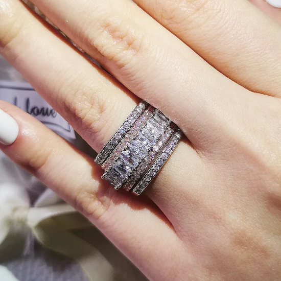 Anillo Sencillo con Piedra para Mujeres