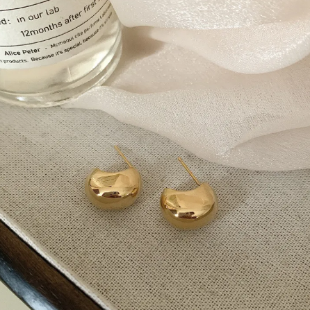 Pendientes irregulares de metal