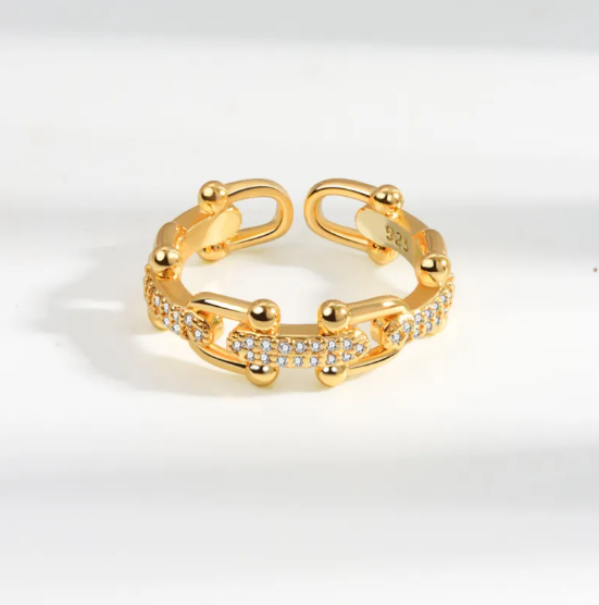 Anillo Hueco con Cadena en Forma de Herradura