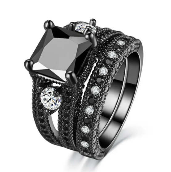 Anillo con Circonita Negra y Diamantes