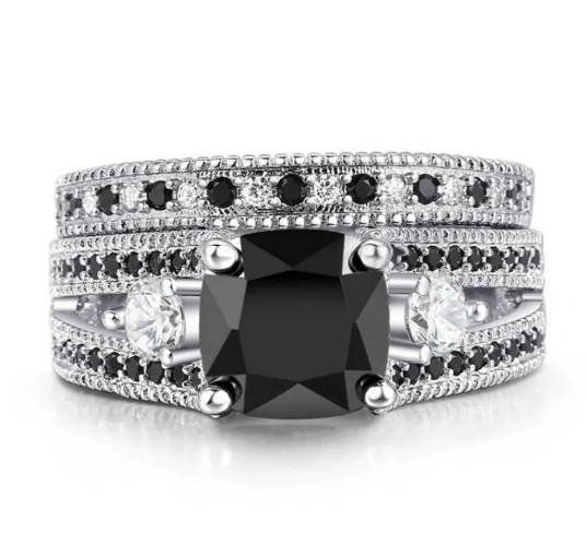 Anillo con Circonita Negra y Diamantes