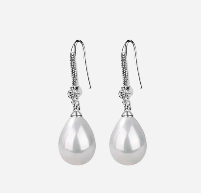 Pendientes artesanales con perlas naturales brillantes