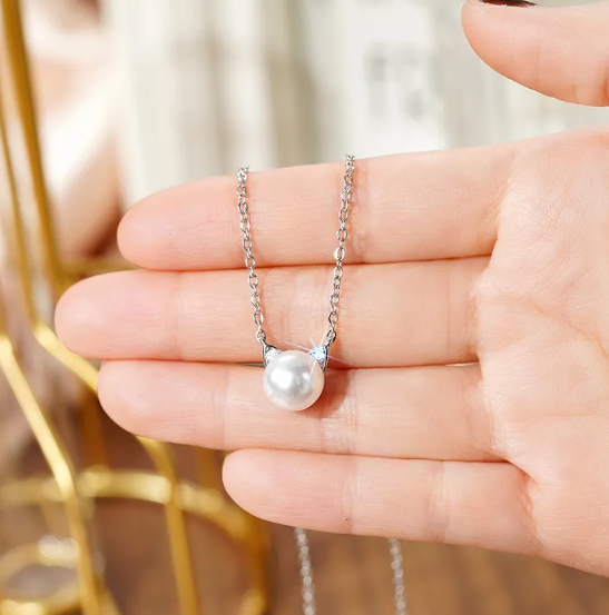 Collar y pendientes con perlas en forma de orejas de gato