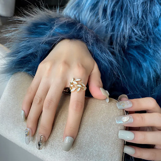 Anillo de Aleación con Hoja de Nácar