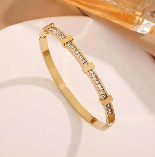 Pulsera abierta geométrica sencilla con dos capas de circonita