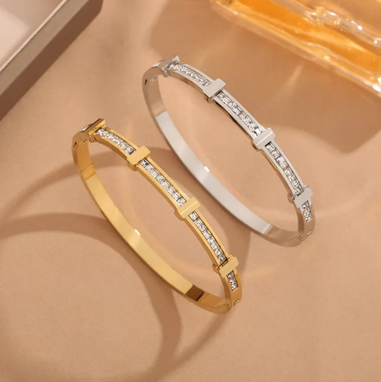 Pulsera abierta geométrica sencilla con dos capas de circonita