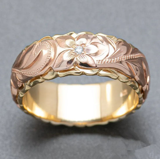 Anillo Esculpido con Rosa en Dos Tonos