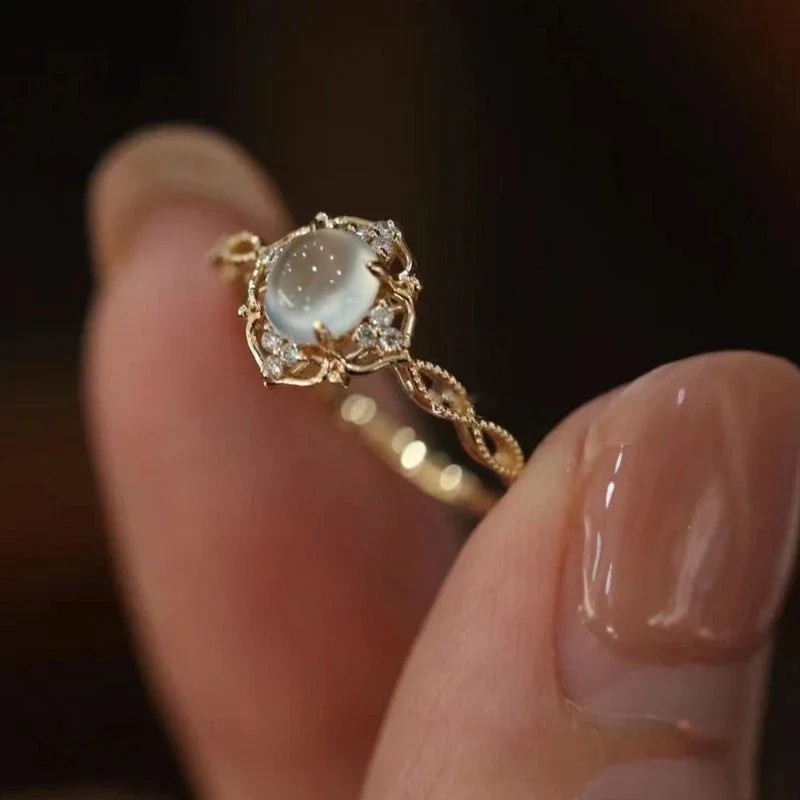 Anillo Mathilda con Piedra de Luna
