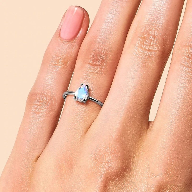 Anillo Ursula con Piedra de Luna