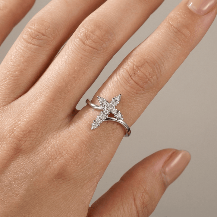 ANILLO CRUZ DE PLATA CUBIERTO DE CIRCONIO